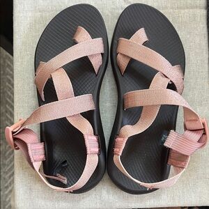 Women’s size 8 Chaco’s, no stains or holes, brand new! Rose gold straps